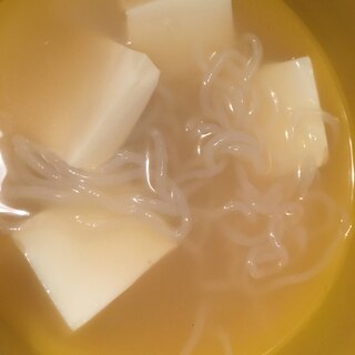 豆腐、白滝の味噌汁